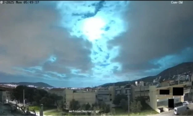 Εντυπωσιακή λάμψη στον ελληνικό ουρανό – Πώς εξηγείται το ιδιαίτερο φωτεινό φαινόμενο (video)