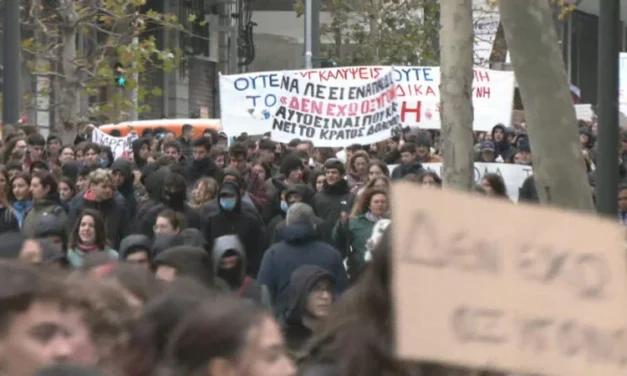 Τέμπη: Μαζικά συλλαλητήρια μαθητών με σύνθημα «Δεν έχω οξυγόνο» σε όλη την Ελλάδα