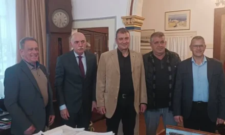 Συνάντηση εργασίας του Δημάρχου Μυκόνου, Χρήστου Βερώνη με τον Γεν. Επ. Αστυνομίας Νοτίου Ελλάδος,και τον Γεν. Περ. Αστυνομικό Διευθυντή Ν. Αιγαίου