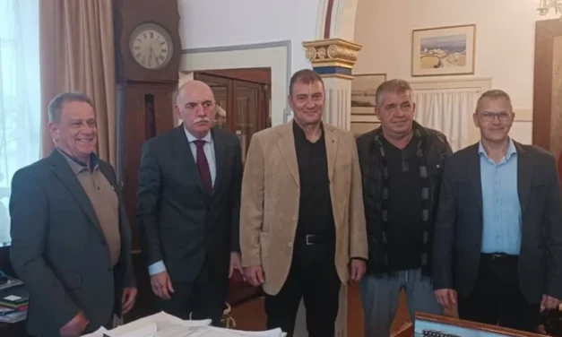 Συνάντηση εργασίας του Δημάρχου Μυκόνου, Χρήστου Βερώνη με τον Γεν. Επ. Αστυνομίας Νοτίου Ελλάδος,και τον Γεν. Περ. Αστυνομικό Διευθυντή Ν. Αιγαίου