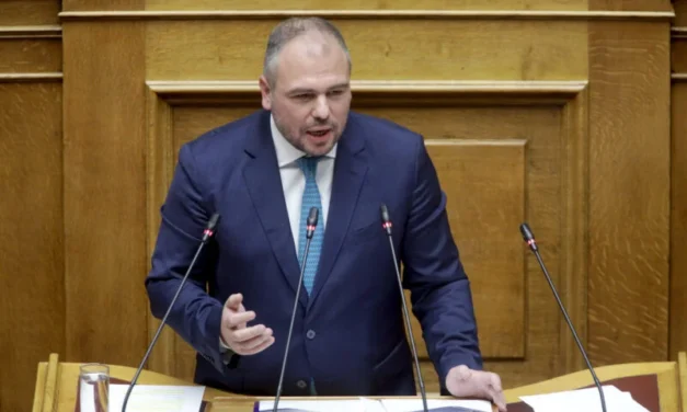 Ο Φίλιππος Φόρτωμας φέρνει στη Βουλή το ζήτημα της εισαγωγής μαθητών της Σαντορίνης σε ΑΕΙ