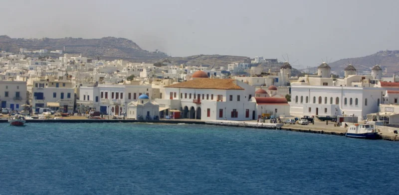 Μύκονος: Έλεγχοι με drones και δορυφορικές φωτογραφίες για αυθαίρετα – Τα μέχρι στιγμής ευρήματα
