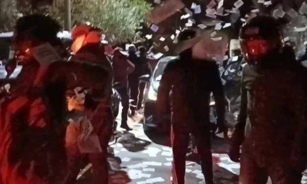 Ο Ρουβίκωνας έκανε επίθεση με τρικάκια στο σπίτι του Κώστα Τασούλα -Δείτε εικόνες