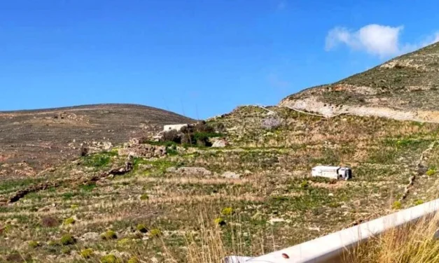 Απορριμματοφόρο στη Σέριφο έπεσε σε πλαγιά – Τρεις τραυματίες 