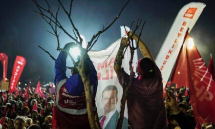 Τουρκία: «Ψήφος εμπιστοσύνης» στον Ιμάμογλου οι εσωκομματικές εκλογές του CHP – Προσέλευση εκατομμυρίων ως απάντηση στην προφυλάκιση
