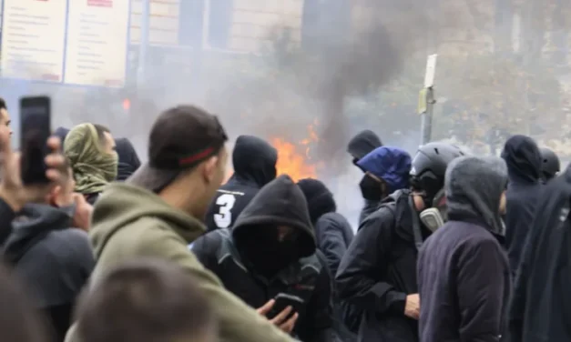 Συγκέντρωση Τέμπη: 220 προσαγωγές 73 συλλήψεις και 29 τραυματίες αστυνομικοί – Τα στοιχεία της ΕΛ.ΑΣ