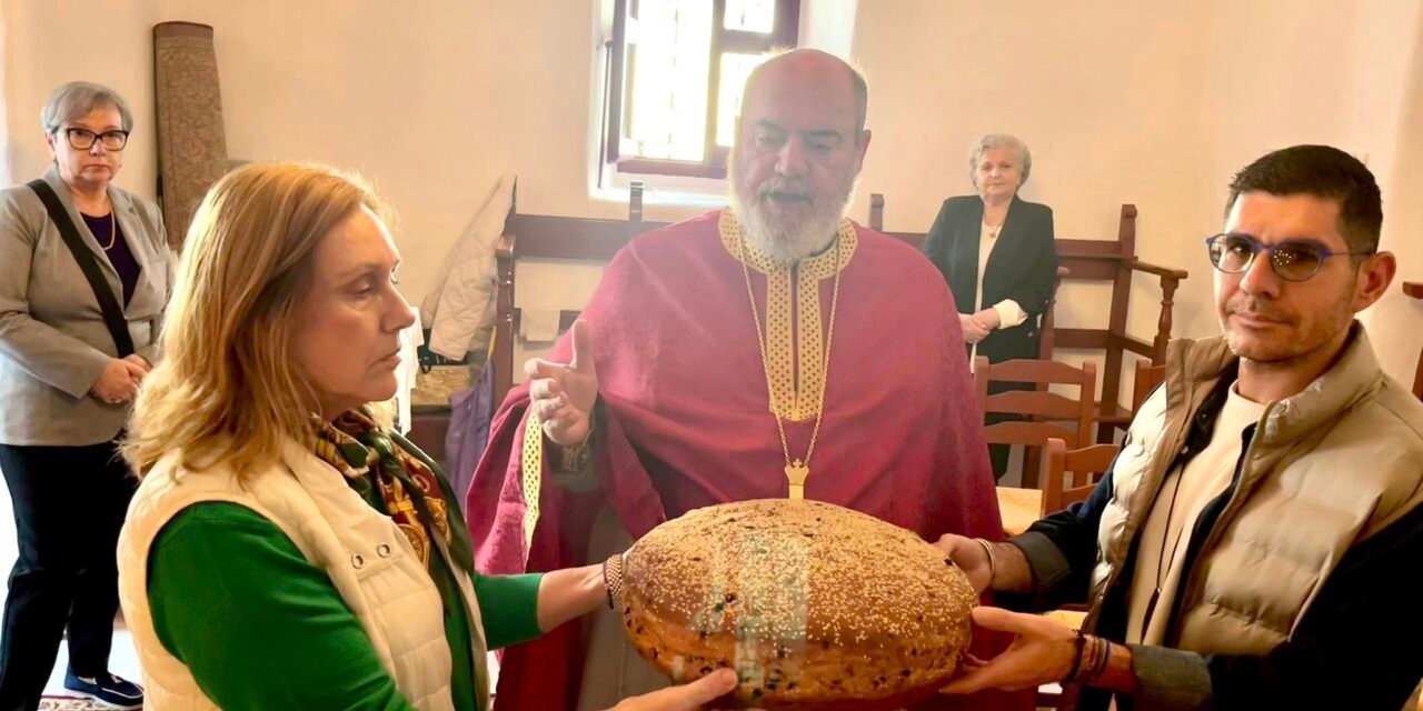 Πλήθος πιστών τίμησε τον Άγιο Γεώργιο δίπλα στο Δημαρχείο