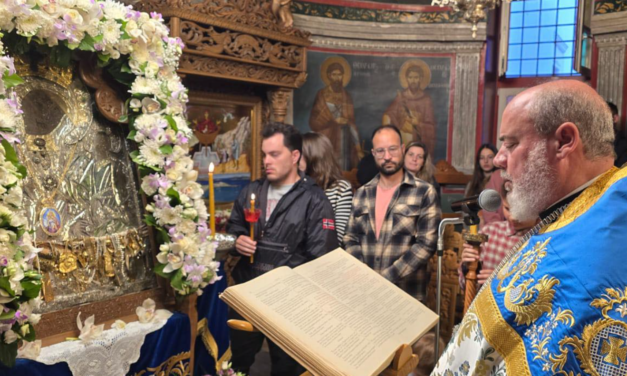 Κατανυκτική η Ακολουθία του Ακάθιστου Ύμνου στη Μεγάλη Παναγιά Μυκόνου