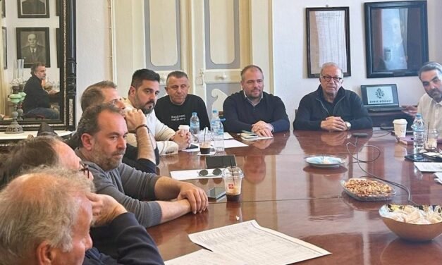 Ο Φίλιππος Φόρτωμας σε σύσκεψη εργασίας για τις συνέπειες της κακοκαιρίας στη Μύκονο