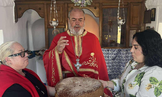 Θ. Λειτουργία για την απόδοση της εορτής του Πάσχα στο γραφικό ιερό Παρεκκλήσιο του Αγίου Γεωργίου του Τροπαιοφόρου