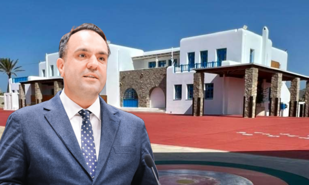 Κωνσταντίνος Κουκάς: Ευχές από τη Μύκονο για Καλή Επιτυχία στις Πανελλαδικές!