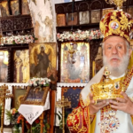 Το Χρυσό Στέμμα του Αγίου Κωνσταντίνου, Δωρεά της Οικογένειας Μιλτιάδη και Σοφίας Ατζαμόγλου, κοσμεί τη Μύκονο