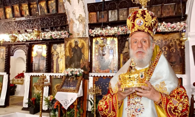 Το Χρυσό Στέμμα του Αγίου Κωνσταντίνου, Δωρεά της Οικογένειας Μιλτιάδη και Σοφίας Ατζαμόγλου, κοσμεί τη Μύκονο