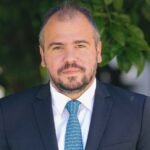 Ο Φίλιππος Φόρτωμας φέρνει στη Βουλή τις προσλήψεις εποχικών πυροσβεστών στην νήσο Σύρο