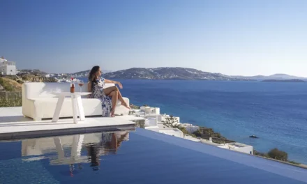 “Mykonos Riviera Hotel & Spa” και “Lafs”: Μια αξέχαστη εμπειρία διαμονής και γεύσης με φόντο το Αιγαίο