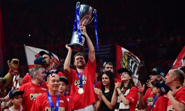 Ο Ολυμπιακός πρωταθλητής, η «αποκαθήλωση» του Παναθηναϊκού