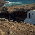 Ένα έθιμο αιώνων ζωντανεύει στο εκκλησάκι της Παναγίας στο Τραγονήσι (φωτο)