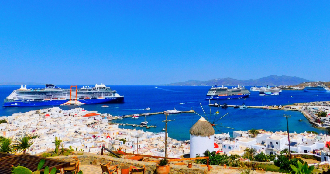 “Η Μύκονος Σφύζει από Ζωή: Χιλιάδες επισκέπτες από Κρουαζιέρα κατέκλυσαν το Νησί!”