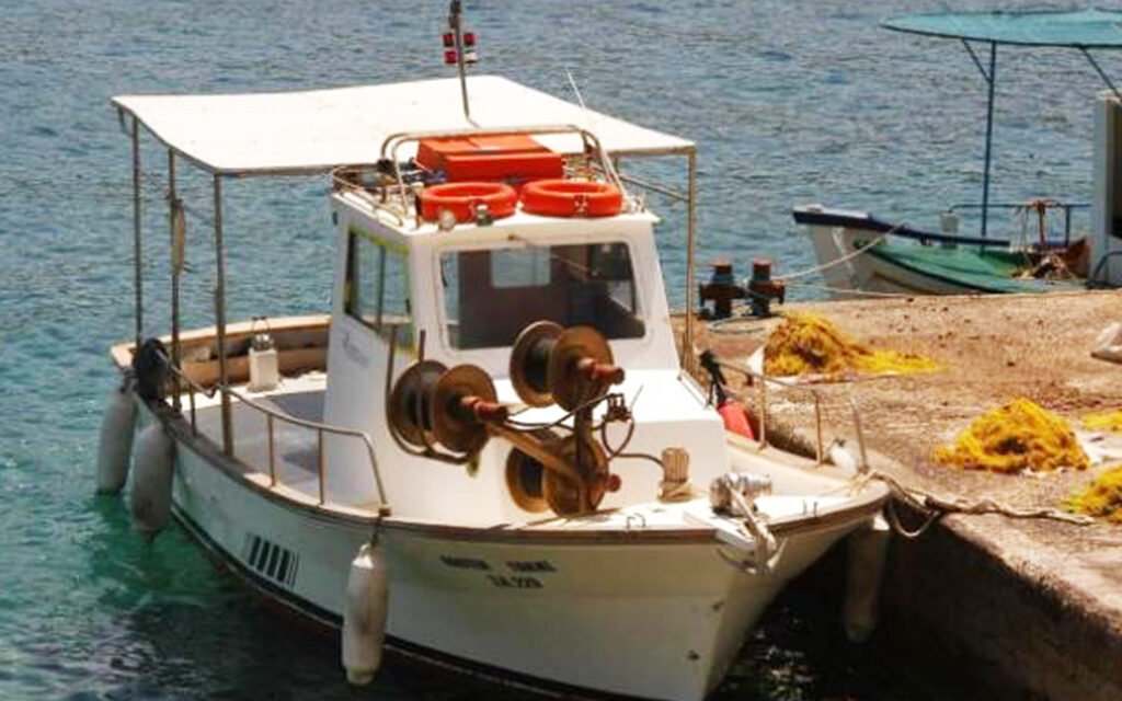 Ακυβερνησία αλιευτικού σκάφους με έναν 80χρονο επιβαίνοντα βορειοδυτικά του Αρμενιστή