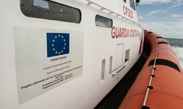 Συναγερμός στη Μυτιλήνη: Σκάφος της Frontex προσέκρουσε σε ξέρα και βυθίστηκε ανοιχτά της Ανάξου (ΒΙΝΤΕΟ)