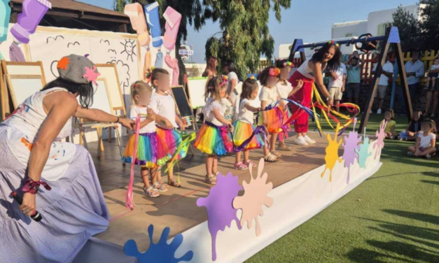 Χρώματα, Ζωγράφοι και Συναισθήματα: Μια Μαγευτική Καλοκαιρινή Γιορτή στον Παιδικό Σταθμό Ομβροδέκτη
