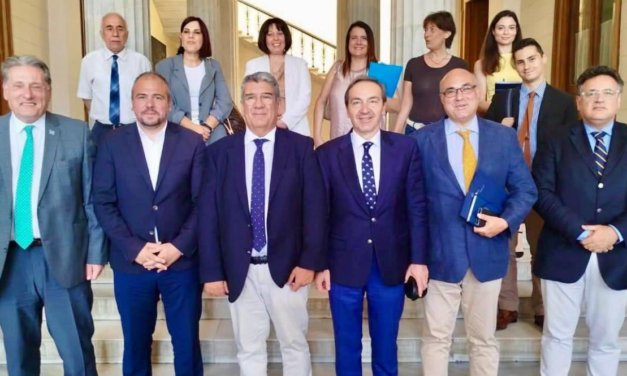 Παρουσία του Φίλιππου Φόρτωμα στην επίσκεψη του Υφυπουργού Δικαιοσύνης σε Σύρο και Πάρο