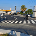 Ο Περιφερειακός Δρόμος της Μυκόνου αλλάζει όψη: Νέες Διαγραμμίσεις ολοκληρώνουν την ασφαλτόστρωση