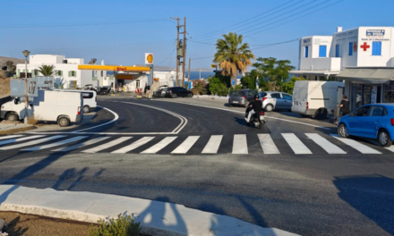 Ο Περιφερειακός Δρόμος της Μυκόνου αλλάζει όψη: Νέες Διαγραμμίσεις ολοκληρώνουν την ασφαλτόστρωση