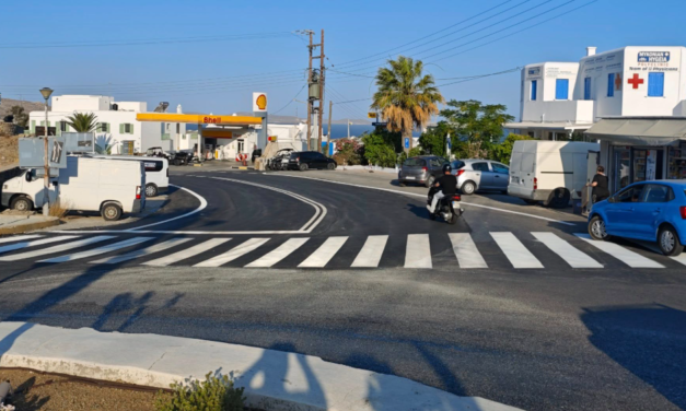 Ο Περιφερειακός Δρόμος της Μυκόνου αλλάζει όψη: Νέες Διαγραμμίσεις ολοκληρώνουν την ασφαλτόστρωση