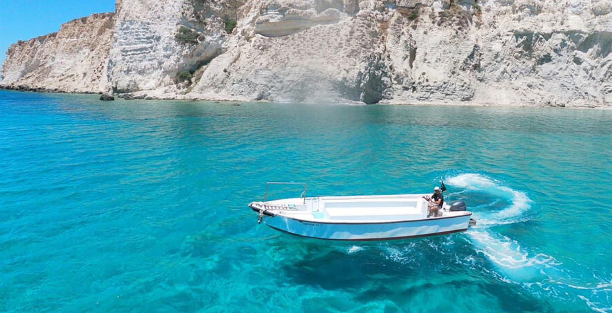 10+11 Ελληνικά τραγούδια που έχουν καθορίσει τα καλοκαίρια μας