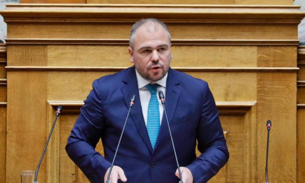 Ο Φίλιππος Φόρτωμας φέρνει στη Βουλή το θέμα της σύνδεσης της Κύθνου με τον Πειραιά