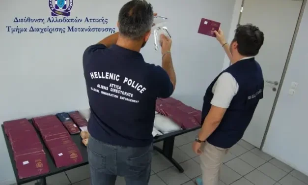 Χτύπημα-μαμούθ στη διακίνηση μεταναστών: Διεθνική οργάνωση με εργαστήριο πλαστών εγγράφων και διακλαδώσεις σε Ε.Ε. και ΗΠΑ εξαρθρώθηκε στην Αθήνα