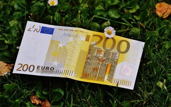 Έρχεται νέο επίδομα 200 ευρώ