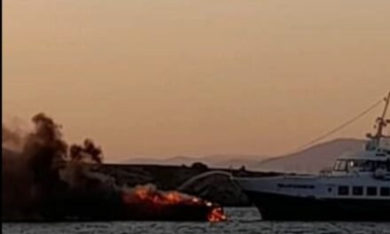 Έκτακτη Είδηση : Φωτιά σε Ιστιοπλοϊκό Έξω από τη Δήλο – Δύο Άτομα Διασωθέντα
