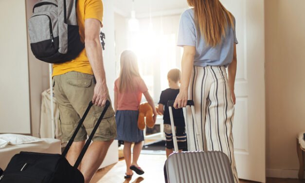 Tουρισμός: Airbnb ή ξενοδοχείο; Ποια είναι η πιο οικονομική επιλογή για διακοπές;