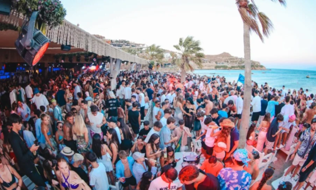 Το Tropicana Mykonos: Ο Παλμός της Παγκόσμιας Διασκέδασης