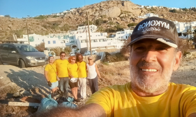 Εθελοντική Δράση Καθαρισμού στον Τούρλο: Πέντε Σακούλες Σκουπιδιών σε Ρεκόρ 20 Λεπτών