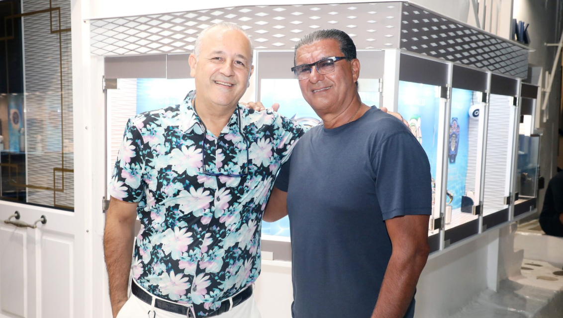 Jacob Arabo: Στη Μύκονο ο σχεδιαστής των ρολογιών εκατομμυρίων που επιλέγουν οι μεγάλοι σταρς – Φωτογραφίες
