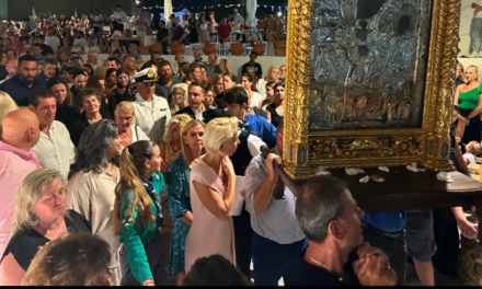 Πανδήμως οι Μυκόνιοι τιμούν την Έφορο και Προστάτιδά τους Παναγία Τουρλιανή