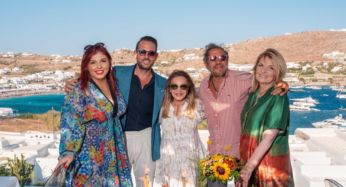 Η Διεθνούς Φήμης Γλύπτρια Carole Feuerman επιλεγεί το Kivotos Mykonos για να γιορτάσει 25 χρόνια καλλιτεχνικής πορείας