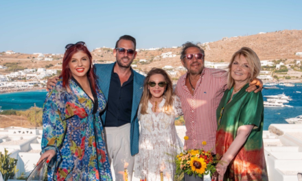 Η Διεθνούς Φήμης Γλύπτρια Carole Feuerman επιλεγεί το Kivotos Mykonos για να γιορτάσει 25 χρόνια καλλιτεχνικής πορείας