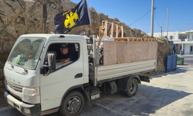 Ο Πέτρος της Μυκόνου: Ένας αφανής ήρωας βάζει «πλάτη» για την καθαριότητα του νησιού