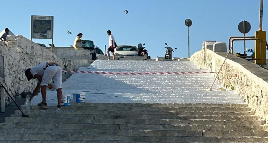 Δήμος Μυκόνου: Εντατικές Εργασίες Καθαριότητας για ένα Λαμπερό Νησί
