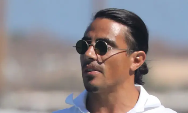 «Salt Bae»: Λουκέτο στο μαγαζί του στα Βόρεια Προάστια