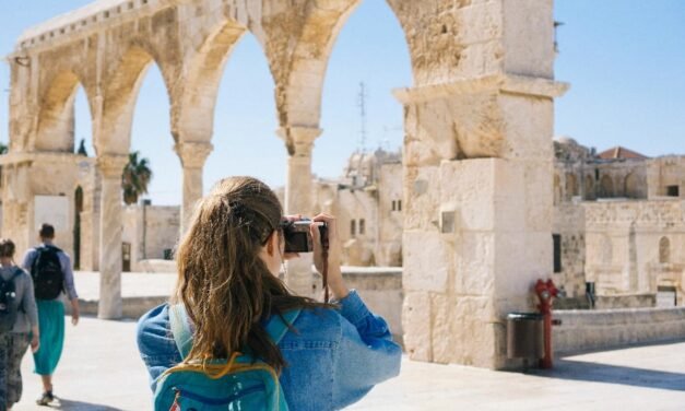 Η νέα τάση περιβαλλοντικών φόρων σε δημοφιλείς τουριστικούς προορισμούς διεθνώς