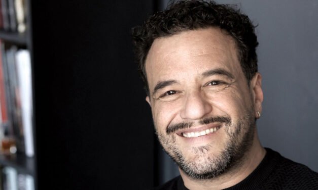 Ζωγραφική «επιστροφή» του Καβάφη τον Σεπτέμβριο στην Μύκονο 124 χρόνια μετά με τίτλο «Αναφορά στον Κ. Π. Καβάφη / Δήλος»