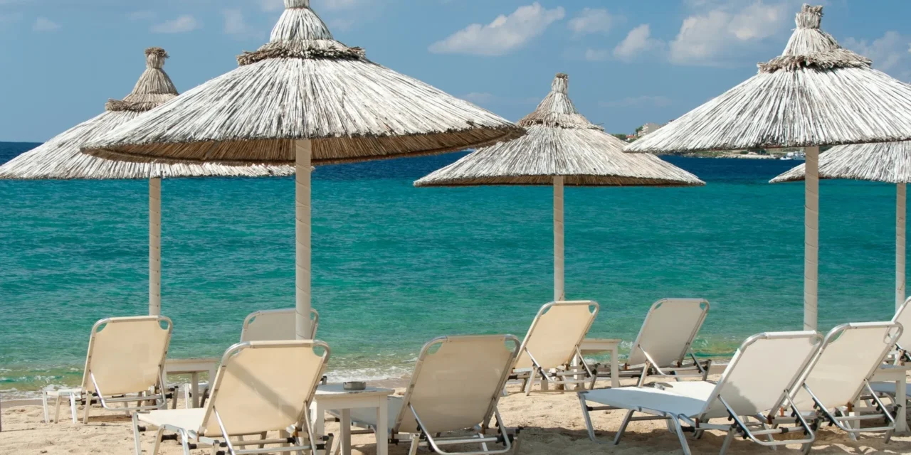 MyCoast: Πρωταθλητής η Χαλκιδική με 2.443 καταγγελίες στις παρανομίες σε παραλίες