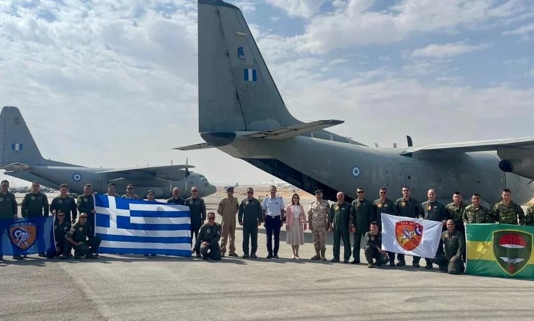 Η Ελλάδα έριξε 8,5 τόνους βοήθειας στη γονατισμένη από τη φρίκη Γάζα
