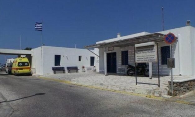 Γεωργιάδης : «Συγχαίρω τους ιατρούς του ΚΥ Μυκόνου και το ΕΚΑΒ που συντόνισε και πέτυχε να μεταφέρει και να παραδώσει ζωντανό τον ασθενή διότι απέδειξαν την αξία τους και την αρίστη λειτουργία του ΚΥ εκεί»