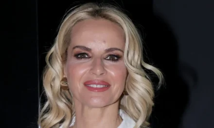 Η Μαρία Μπεκατώρου ποζάρει στη Μύκονο: «Όλα είναι ένας Αύγουστος»
